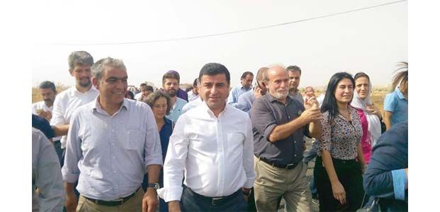 HDP’li vekiller ve Akel, Cizre’deydi