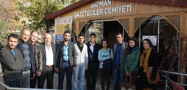  Taraf yazarı Sezgin, genç gazetecilerle
